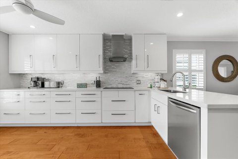 House in Bradenton Beach, Florida 4 bedrooms, 263.1 sq.m. № 2113949 - photo 9