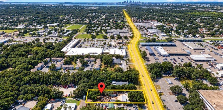 Commercial property in Tampa, Florida 63.55 sq.m. № 2411639