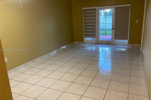 Condo in Hialeah, Florida, 2 bedrooms № 1983490 - photo 8
