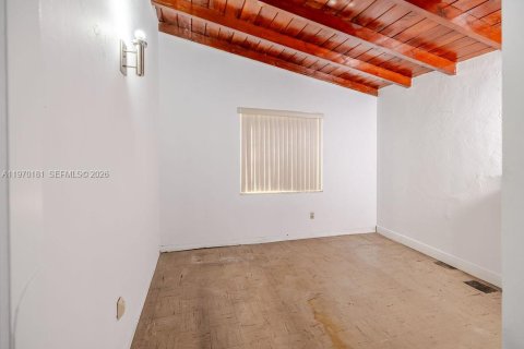 House in Hialeah, Florida 4 bedrooms, 122.82 sq.m. № 2031029 - photo 8