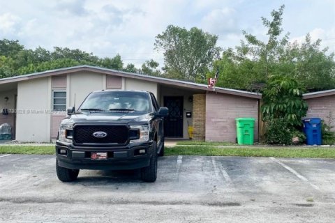Villa ou maison à vendre à Sunrise, Floride: 1 chambre, 61.97 m2 № 1985277 - photo 1
