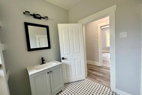 Villa ou maison à vendre à Tampa, Floride: 8 chambres, 235.23 m2 № 2410347 - photo 12