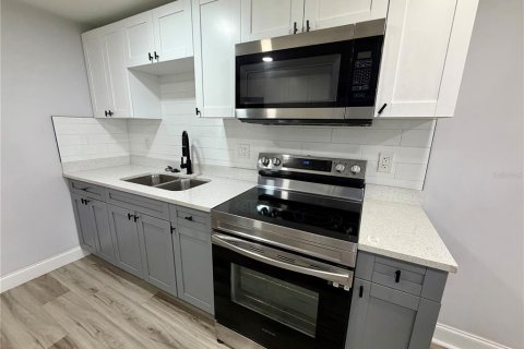 Villa ou maison à vendre à Tampa, Floride: 8 chambres, 235.23 m2 № 2410347 - photo 23