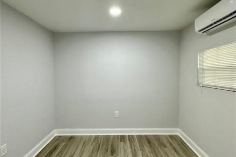 Villa ou maison à vendre à Tampa, Floride: 8 chambres, 235.23 m2 № 2410347 - photo 27
