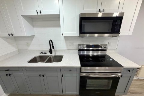 Villa ou maison à vendre à Tampa, Floride: 8 chambres, 235.23 m2 № 2410347 - photo 24