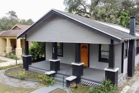 Villa ou maison à Tampa, Floride 8 chambres, 235.23 m2 № 2410347