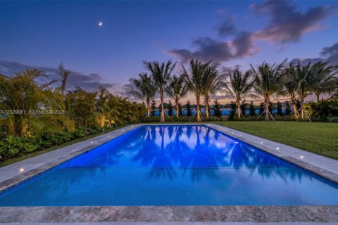 House in Weston, Florida 5 bedrooms, 498.7 sq.m. № 2243317