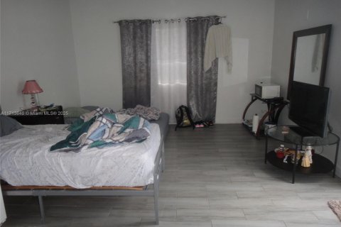 Commercial property in Miami, Florida 266.54 sq.m. № 1695216 - photo 15