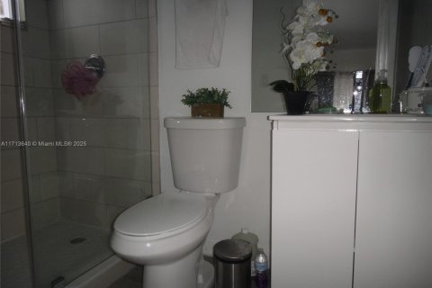 Commercial property in Miami, Florida 266.54 sq.m. № 1695216 - photo 16