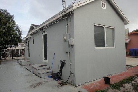Commercial property in Miami, Florida 266.54 sq.m. № 1695216 - photo 4