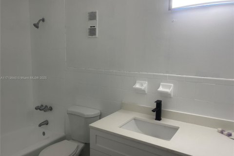 Commercial property in Miami, Florida 266.54 sq.m. № 1695216 - photo 29