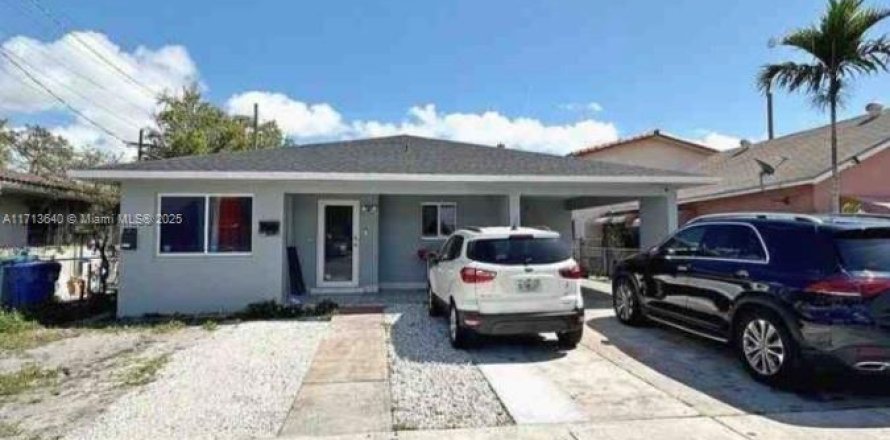Commercial property in Miami, Florida 266.54 sq.m. № 1695216
