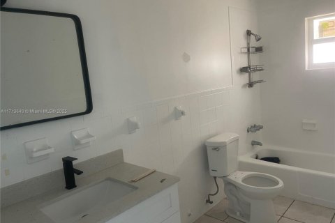 Commercial property in Miami, Florida 266.54 sq.m. № 1695216 - photo 30