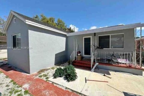 Commercial property in Miami, Florida 266.54 sq.m. № 1695216 - photo 2
