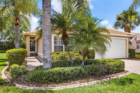 House in Wimauma, Florida 3 bedrooms, 184.5 sq.m. № 1791450 - photo 1
