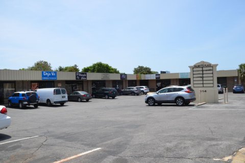 Commercial property in Destin, Florida № 558051 - photo 1