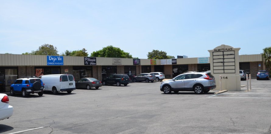 Commercial property in Destin, Florida № 558051