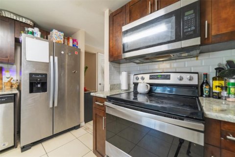 House in Tampa, Florida 3 bedrooms, 75.81 sq.m. № 1858463 - photo 8