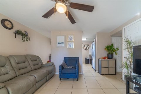 House in Tampa, Florida 3 bedrooms, 75.81 sq.m. № 1858463 - photo 6
