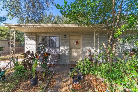 House in Tampa, Florida 3 bedrooms, 75.81 sq.m. № 1858463 - photo 2