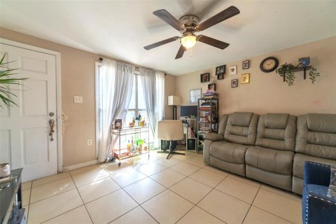 House in Tampa, Florida 3 bedrooms, 75.81 sq.m. № 1858463 - photo 4