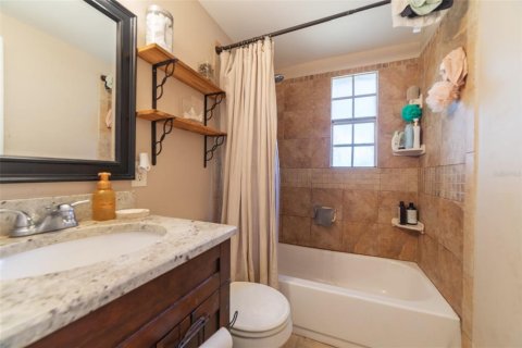 House in Tampa, Florida 3 bedrooms, 75.81 sq.m. № 1858463 - photo 12