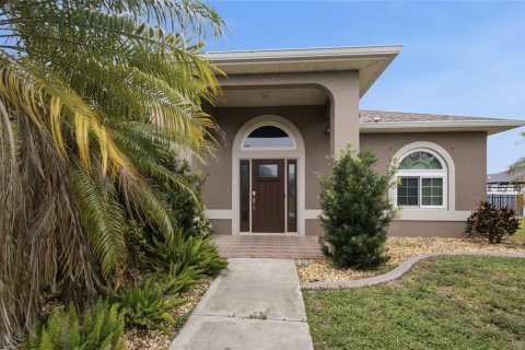 Villa ou maison à vendre à Cape Coral, Floride: 3 chambres, 178.47 m2 № 2283971 - photo 2