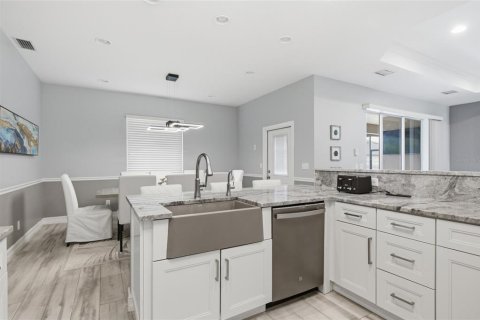 Villa ou maison à vendre à Cape Coral, Floride: 3 chambres, 178.47 m2 № 2283971 - photo 12