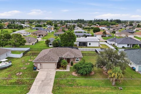 Villa ou maison à vendre à Cape Coral, Floride: 3 chambres, 178.47 m2 № 2283971 - photo 3