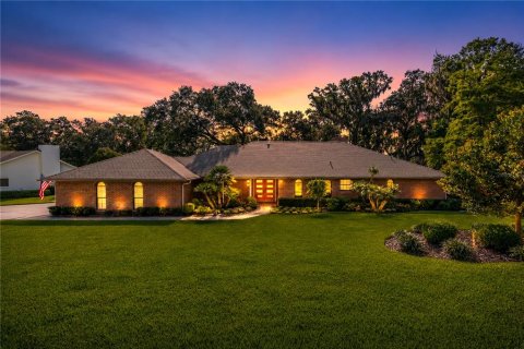 House in Ocala, Florida 3 bedrooms, 258.45 sq.m. № 2205448