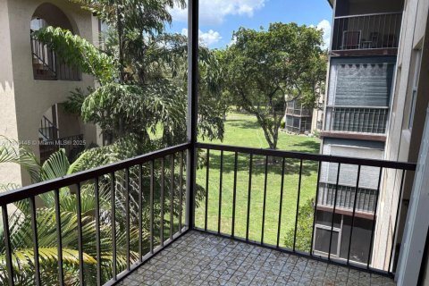 Condo in Lauderhill, Florida, 2 bedrooms  № 1855097 - photo 13