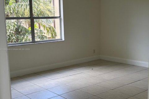 Condo in Lauderhill, Florida, 2 bedrooms  № 1855097 - photo 8