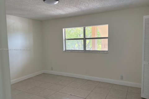 Condo in Lauderhill, Florida, 2 bedrooms  № 1855097 - photo 6