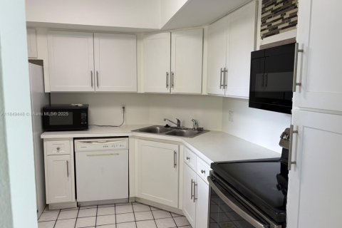 Condo in Lauderhill, Florida, 2 bedrooms  № 1855097 - photo 3