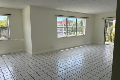 Condo in Lauderhill, Florida, 2 bedrooms  № 1855097 - photo 5