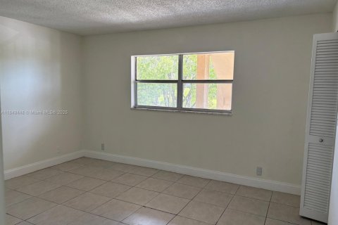 Condo in Lauderhill, Florida, 2 bedrooms  № 1855097 - photo 7