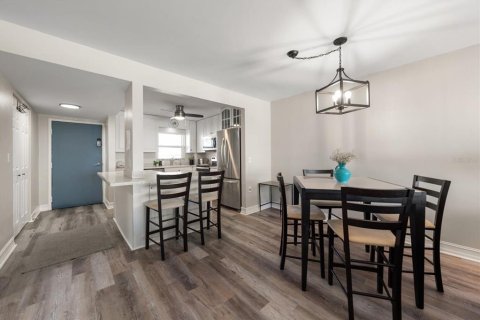 Condo in Clearwater, Florida, 2 bedrooms  № 2216296 - photo 8
