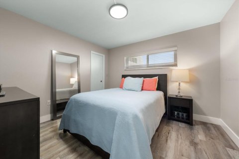 Condo in Clearwater, Florida, 2 bedrooms  № 2216296 - photo 18
