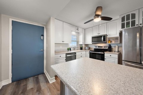 Condo in Clearwater, Florida, 2 bedrooms  № 2216296 - photo 4