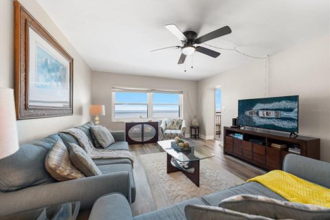 Condo in Clearwater, Florida, 2 bedrooms  № 2216296 - photo 11