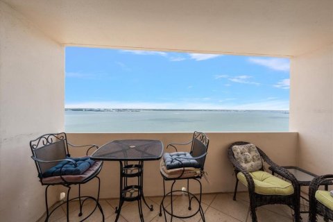 Condo in Clearwater, Florida, 2 bedrooms  № 2216296 - photo 16