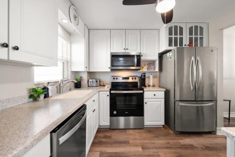 Condo in Clearwater, Florida, 2 bedrooms  № 2216296 - photo 5