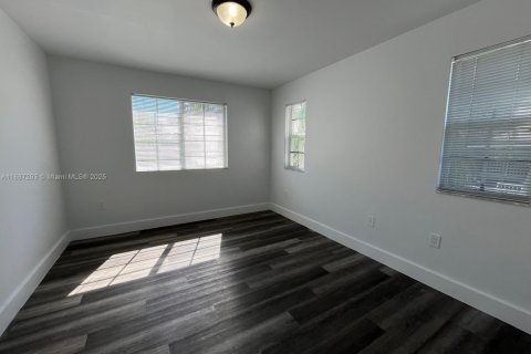 Condo in Pembroke Pines, Florida, 3 bedrooms  № 1942199 - photo 17