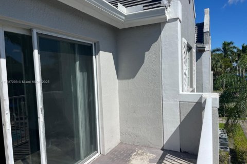 Condo in Pembroke Pines, Florida, 3 bedrooms  № 1942199 - photo 29