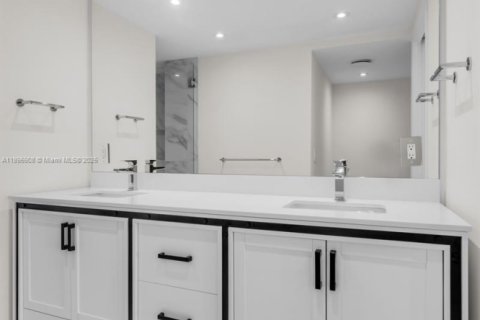 Copropriété à vendre à Key Biscayne, Floride: 1 chambre, 83.15 m2 № 1950779 - photo 17