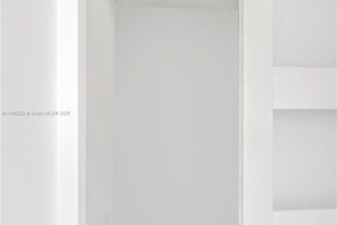 Condominio en venta en Hallandale Beach, Florida, 1 dormitorio, 80.82 m2 № 1979319 - foto 26