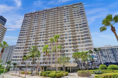 Condominio en venta en Hallandale Beach, Florida, 1 dormitorio, 80.82 m2 № 1979319 - foto 1