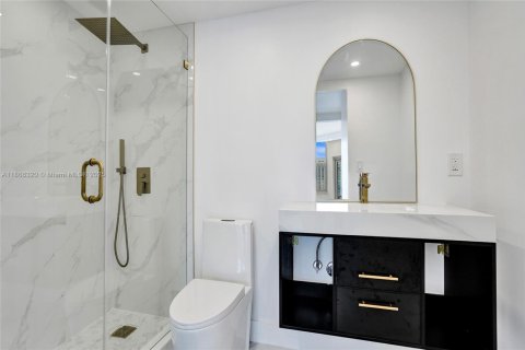 Condominio en venta en Hallandale Beach, Florida, 1 dormitorio, 80.82 m2 № 1979319 - foto 22