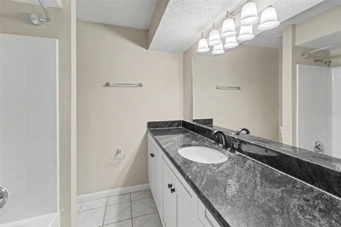 House in Odessa, Florida 3 bedrooms, 212.65 sq.m. № 2396697 - photo 18