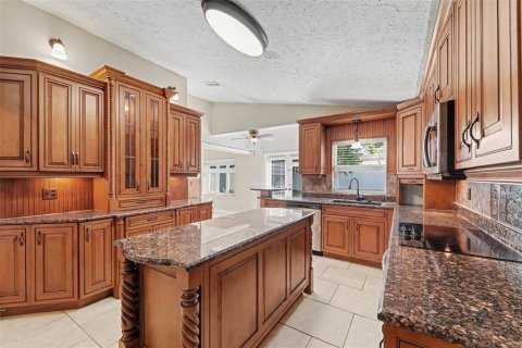 House in Odessa, Florida 3 bedrooms, 212.65 sq.m. № 2396697 - photo 12